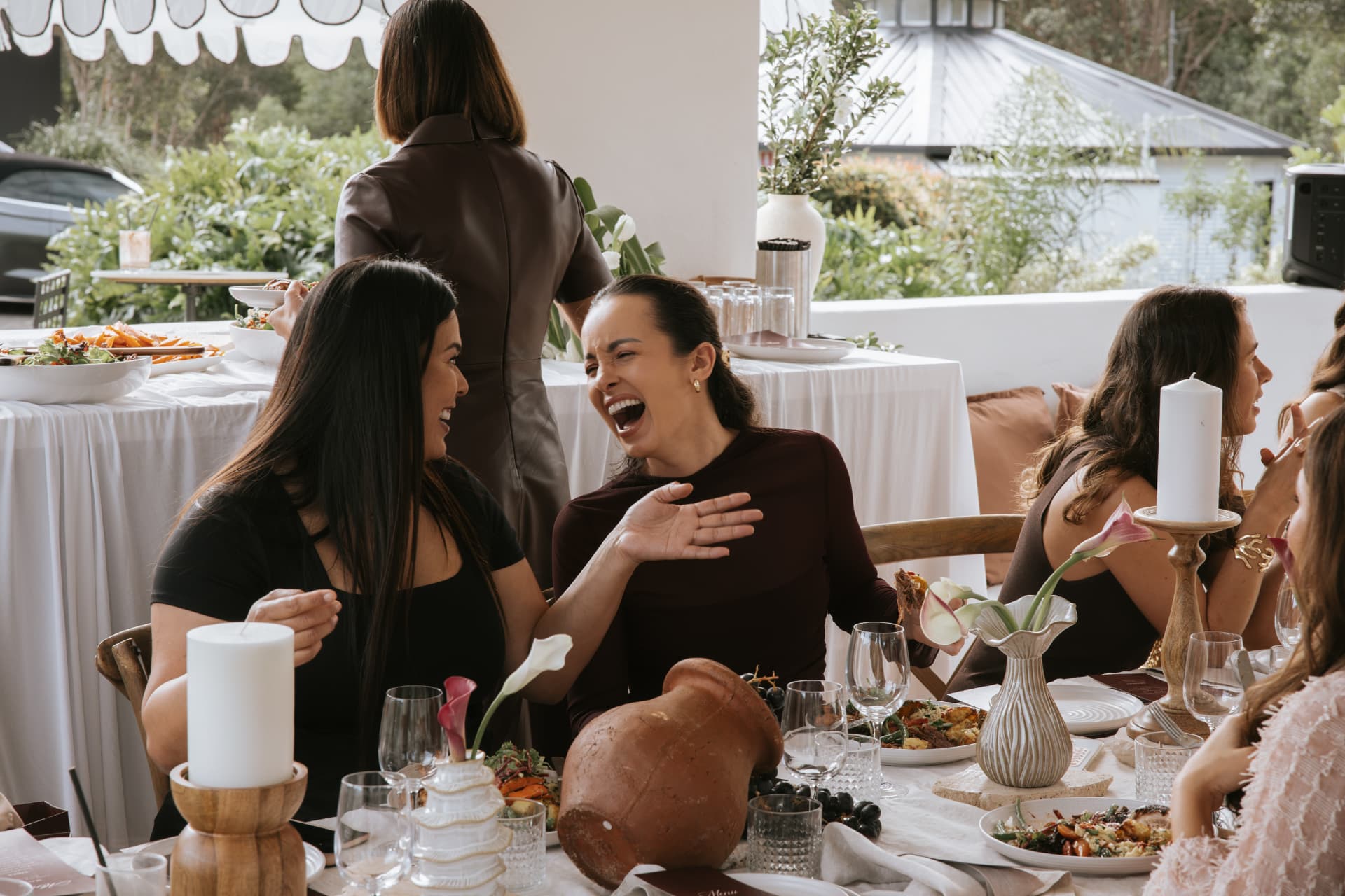 Laughter at the long table